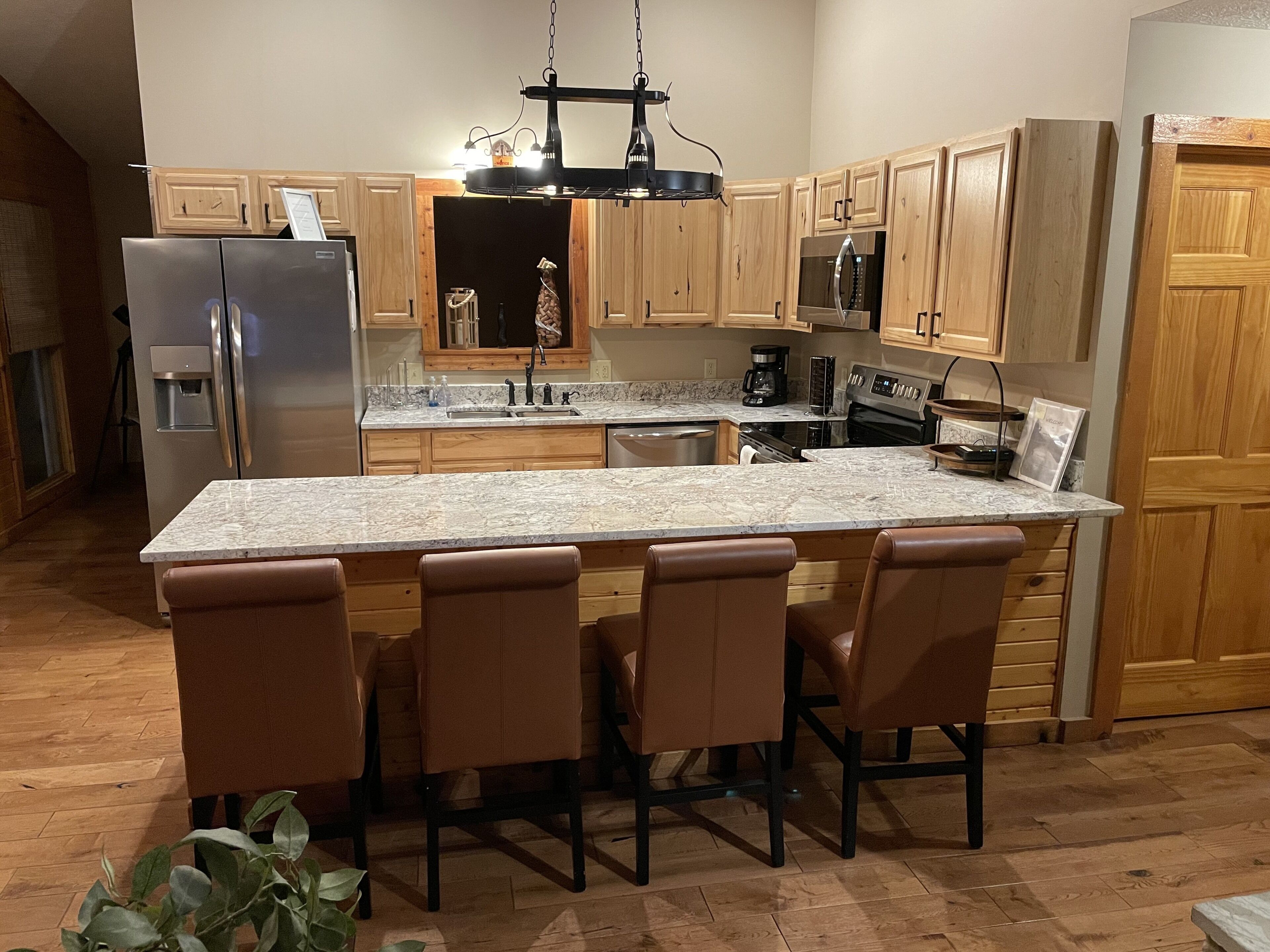 4BD/3BA, 12 Mins To Park, WiFi, Hot Tub, Rec Room