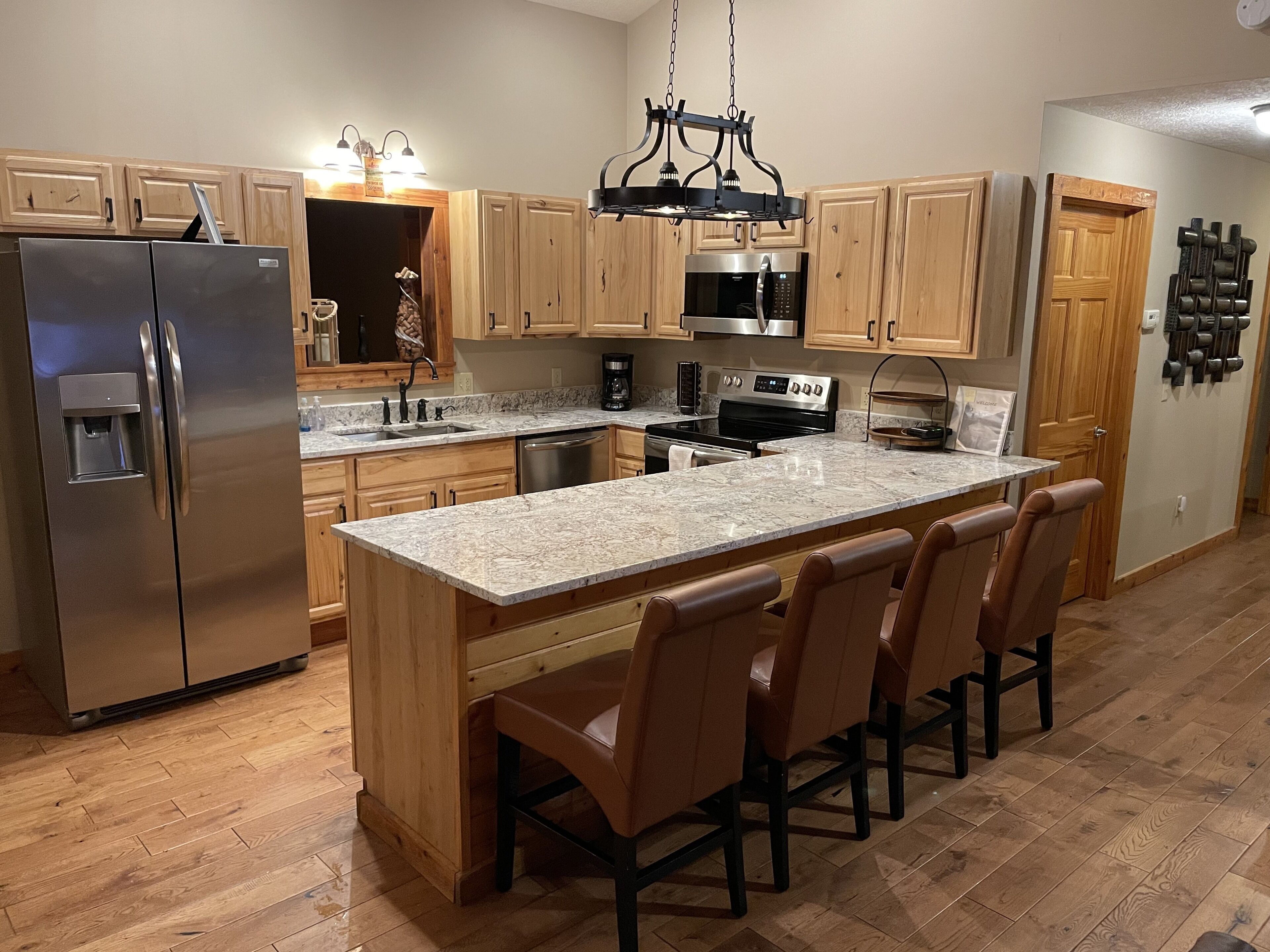 4BD/3BA, 12 Mins To Park, WiFi, Hot Tub, Rec Room