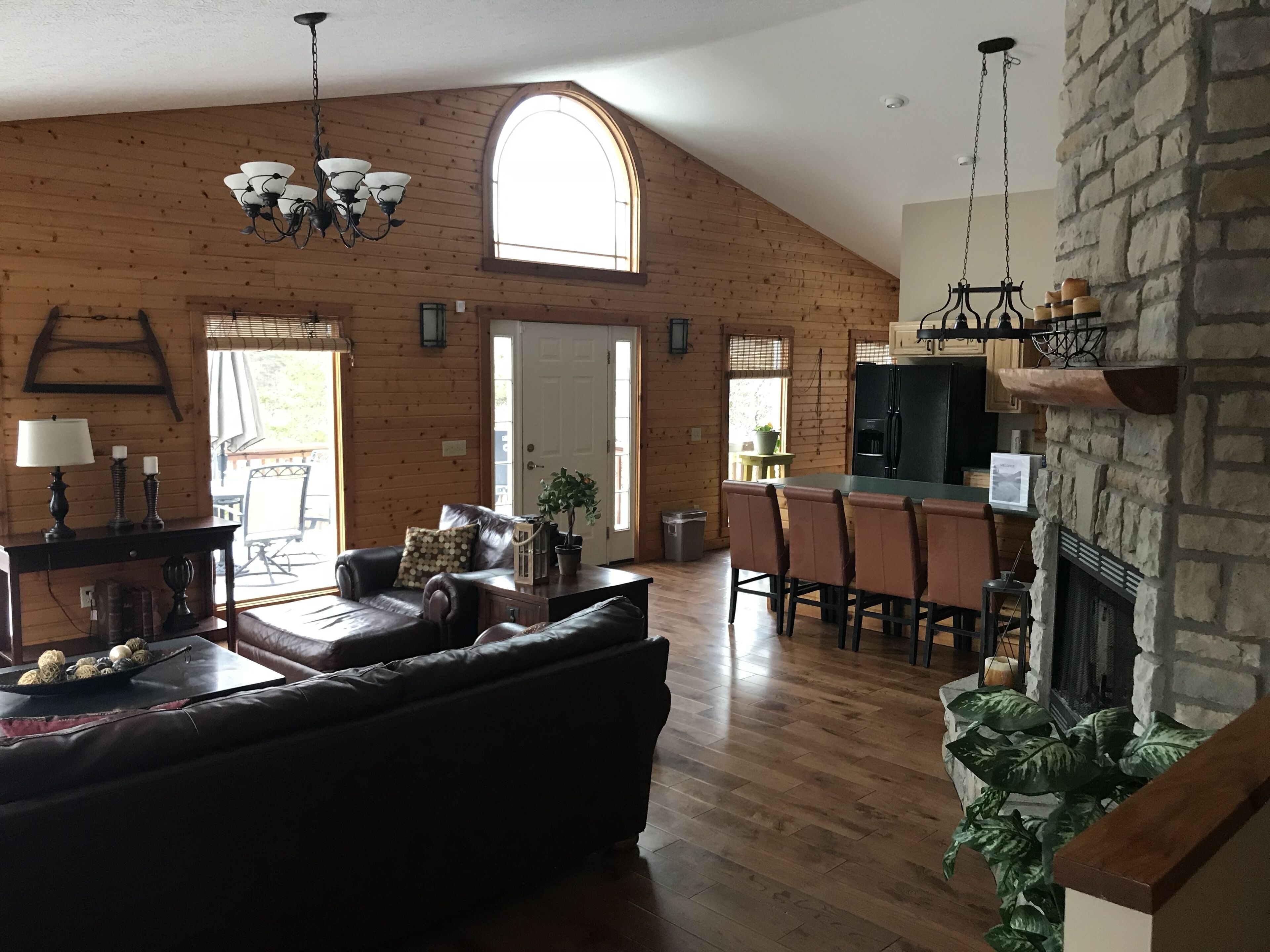 4BD/3BA, 12 Mins To Park, WiFi, Hot Tub, Rec Room