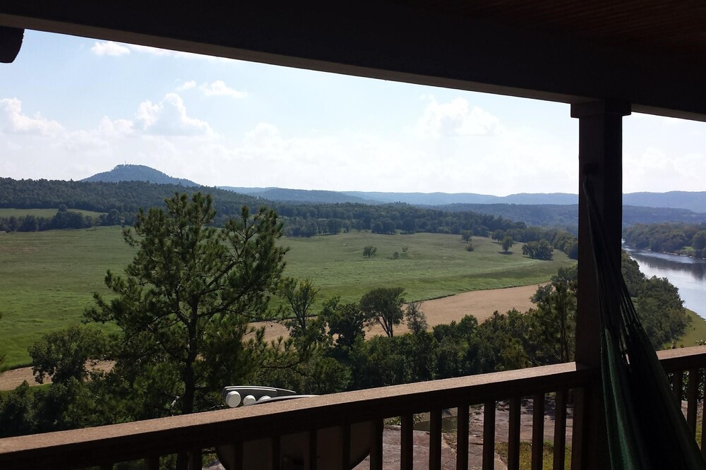 Calico Rock Cabin-406 Calico St(302 Chessmond Ferry Rd) viewing the White River