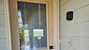 A front door with a window, a doorbell, and a mailbox. - Calico Rock Cabin-406 Calico St 302 Chessmond Ferry Rd viewing the White River (Calico Rock)