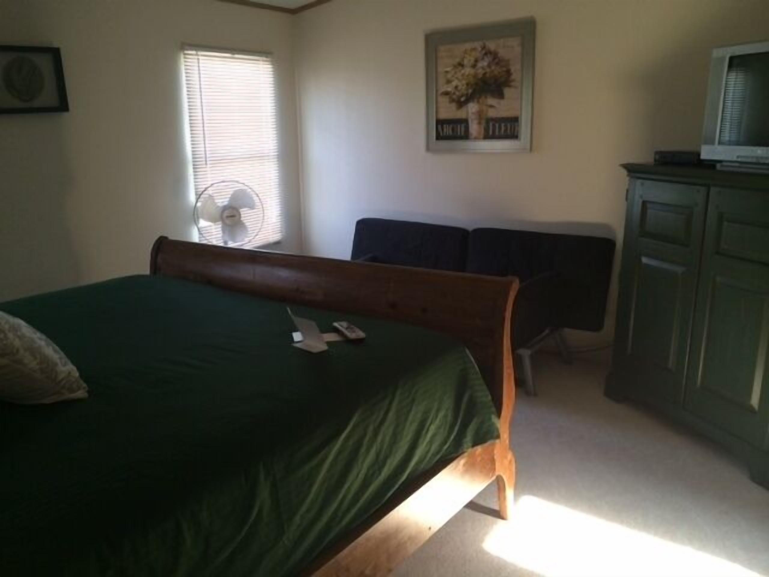 Beautiful entire home, sleeps up to 10! Hunters paradise, private ponds