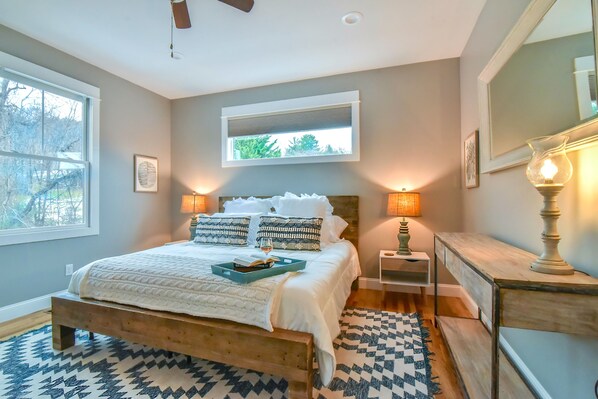 4 habitaciones, escritorio, tabla de planchar con plancha y wifi gratis 