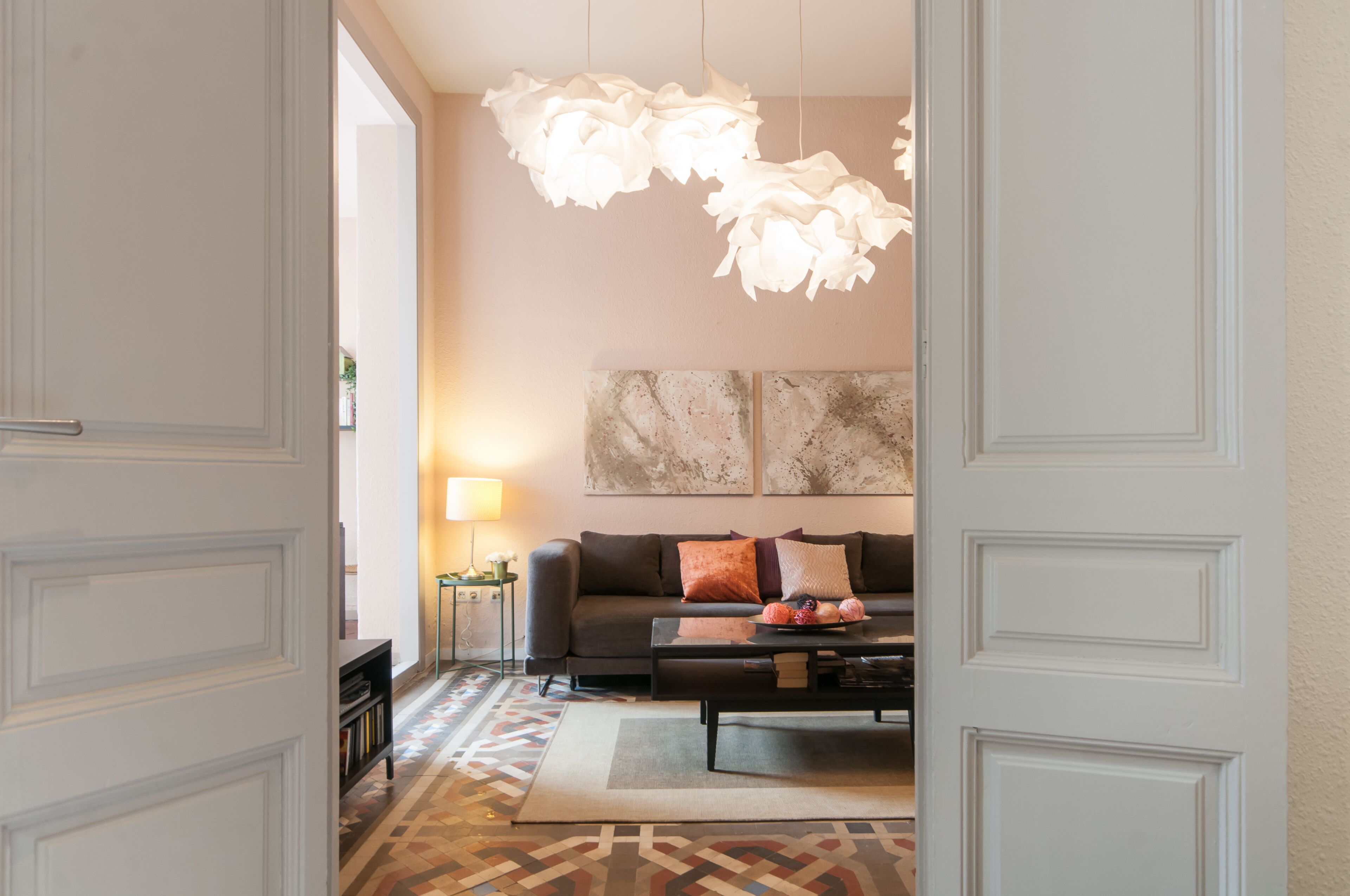 Een televisie, een dvd-speler en een filmbibliotheek