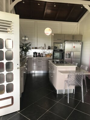Frigorífic, microones, forn i rentaplats 