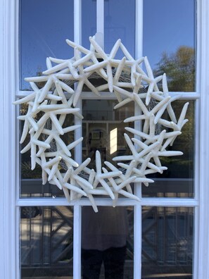 Exterior detail - Summer discounts! Book now! Beautiful pool/patio. Short walk to beach! (Hilton Head Island)