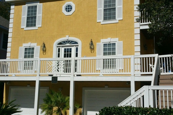 Casa del Sol is a sunny, cheerful, family beach home.