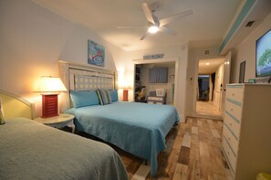 4 Schlafzimmer, Schreibtisch, Bügeleisen/Bügelbrett, Reisekinderbett