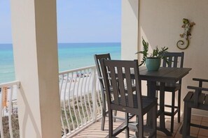 Outdoor dining - GREAT RATES! GULF-FRONT, PRIVATE BEACH, FREE BEACH SET UP*,BALCONY, 30A (Santa Rosa Beach)