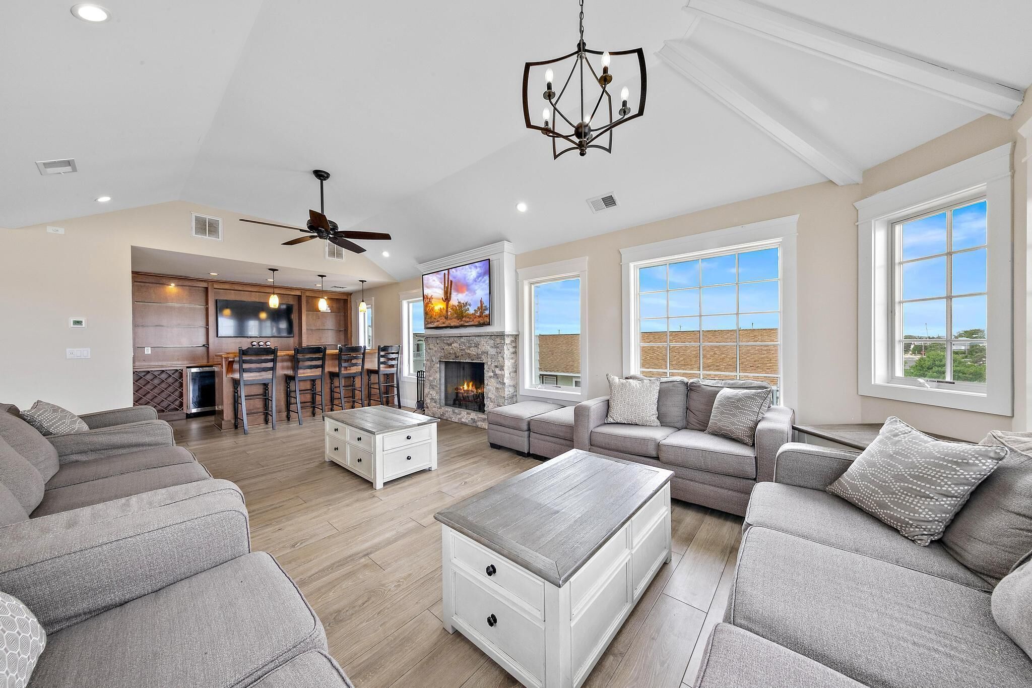 Mom, Dining Table For 18! Beachblock Surf City With Pool & Spa, Family Retreat!