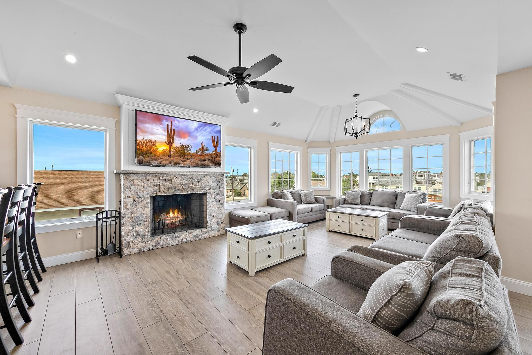 Mom, Dining Table For 18! Beachblock Surf City With Pool & Spa, Family Retreat!