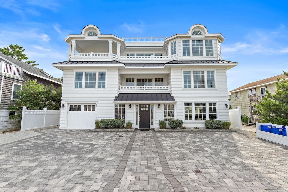 Mom, Dining Table For 18! Beachblock Surf City With Pool & Spa, Family Retreat!