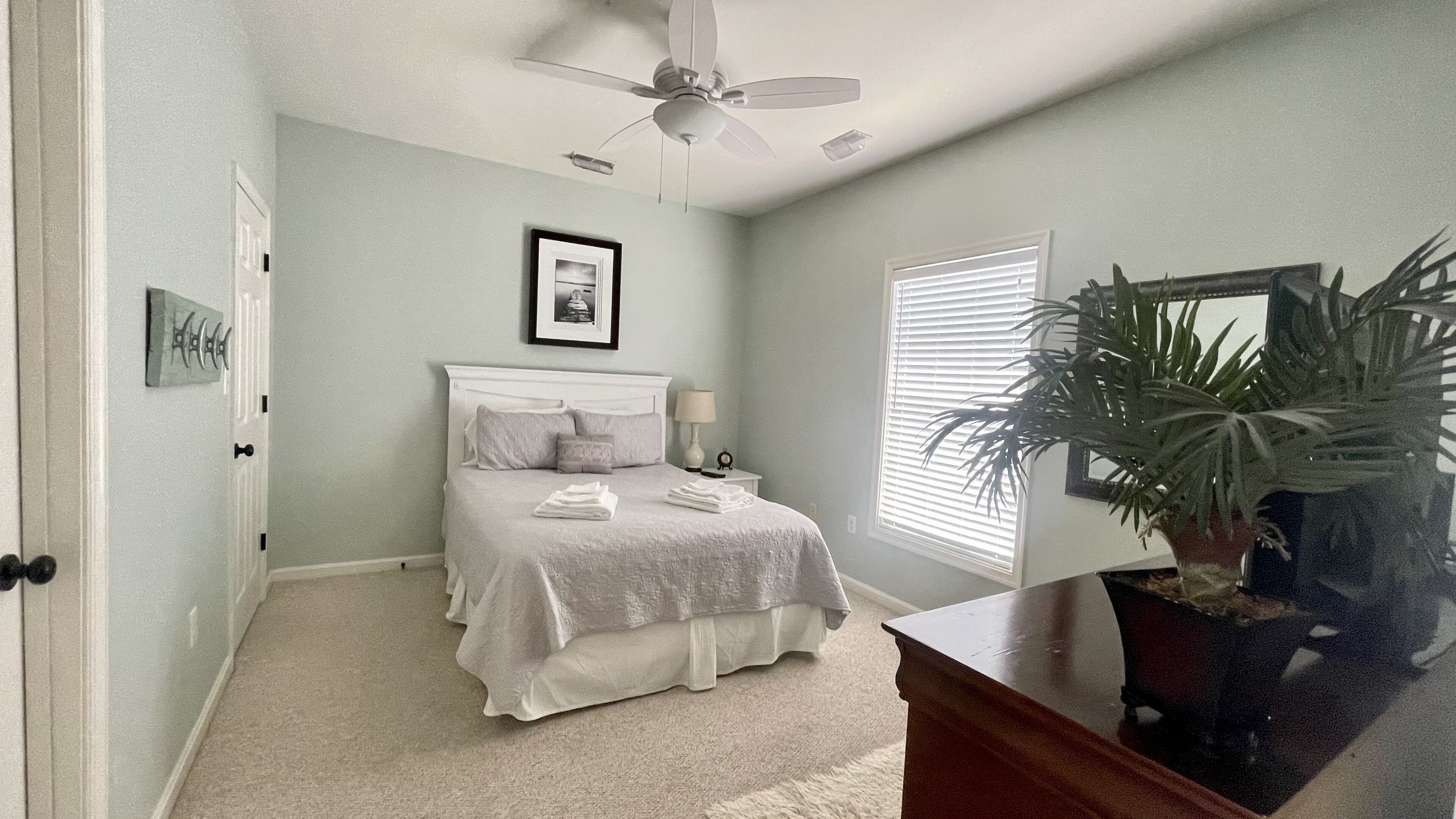 Rehoboth Beach Gorgeous Condo-Pool,tennis,pickle ball, linens