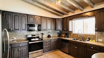 冰箱、微波炉、烤箱、炉灶