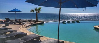 Gorgeous BEACH FRONT Villa 