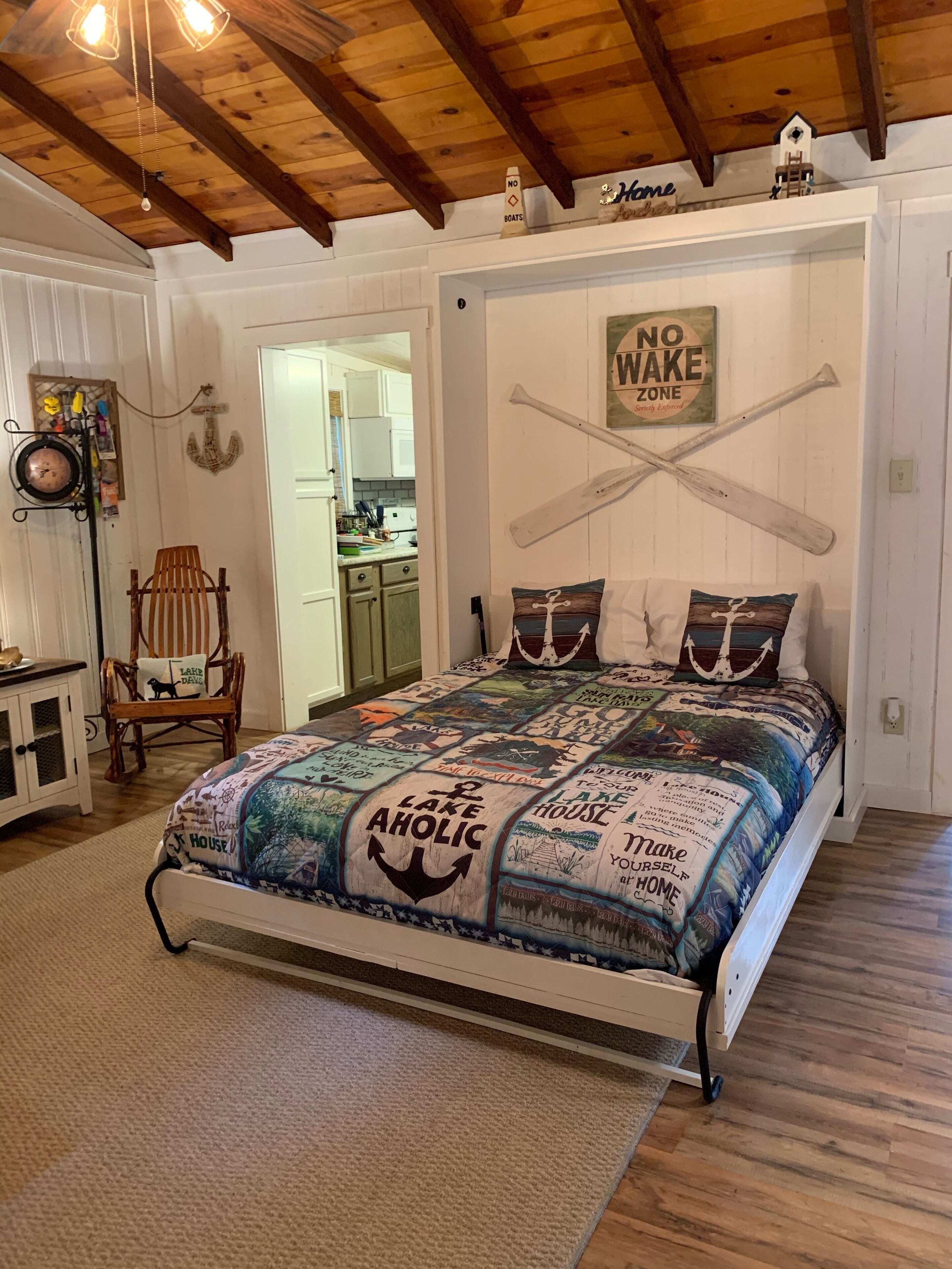 Cedar Ridge/Dale Hollow Lake, close to Star Point Marina and Eagle Cove Marina