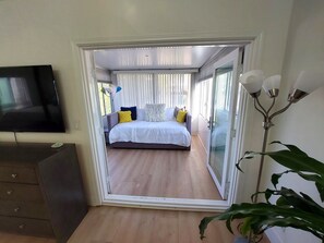 3 habitaciones, escritorio, tabla de planchar con plancha y wifi gratis 