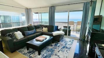 Smart TV, fireplace, books, stereo