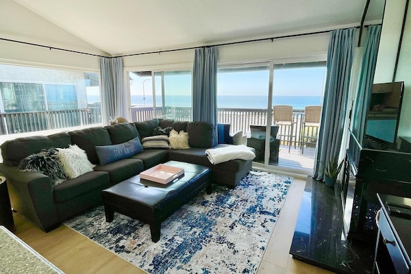 TV connectée, cheminée, livres, chaßne hi-fi