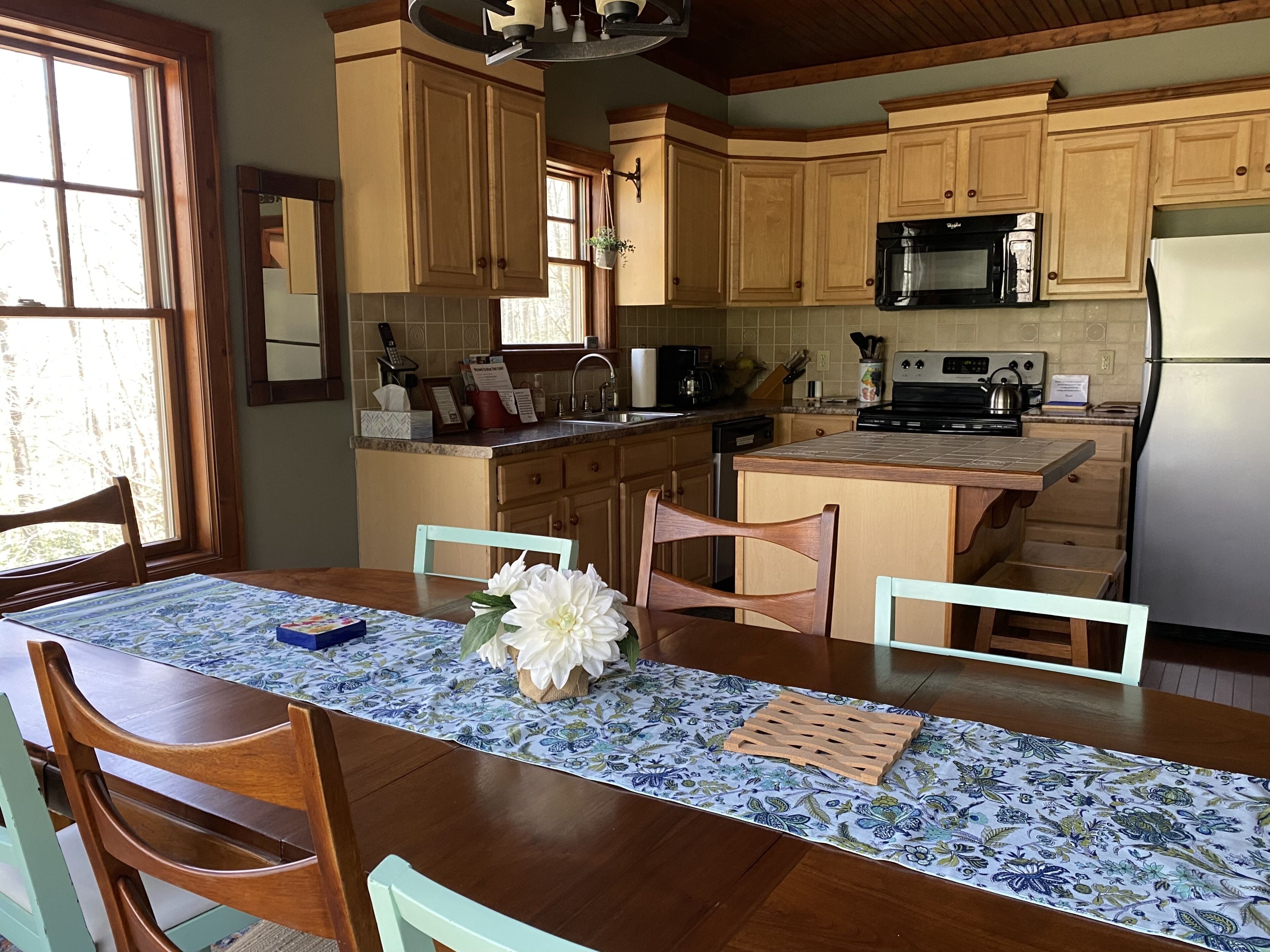 Cottage style cabin ~ Private yet 3 miles to Mast Gen. Store - See our reviews!!