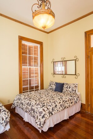 4 makuuhuonetta, silitysrauta/-lauta, Wi-Fi, vuodevaatteet