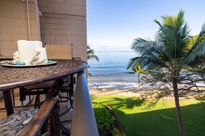 Outdoor dining - KR506-Ocean View  - Beachfront Resort - Great Winter Whale Watching! (Kihei)
