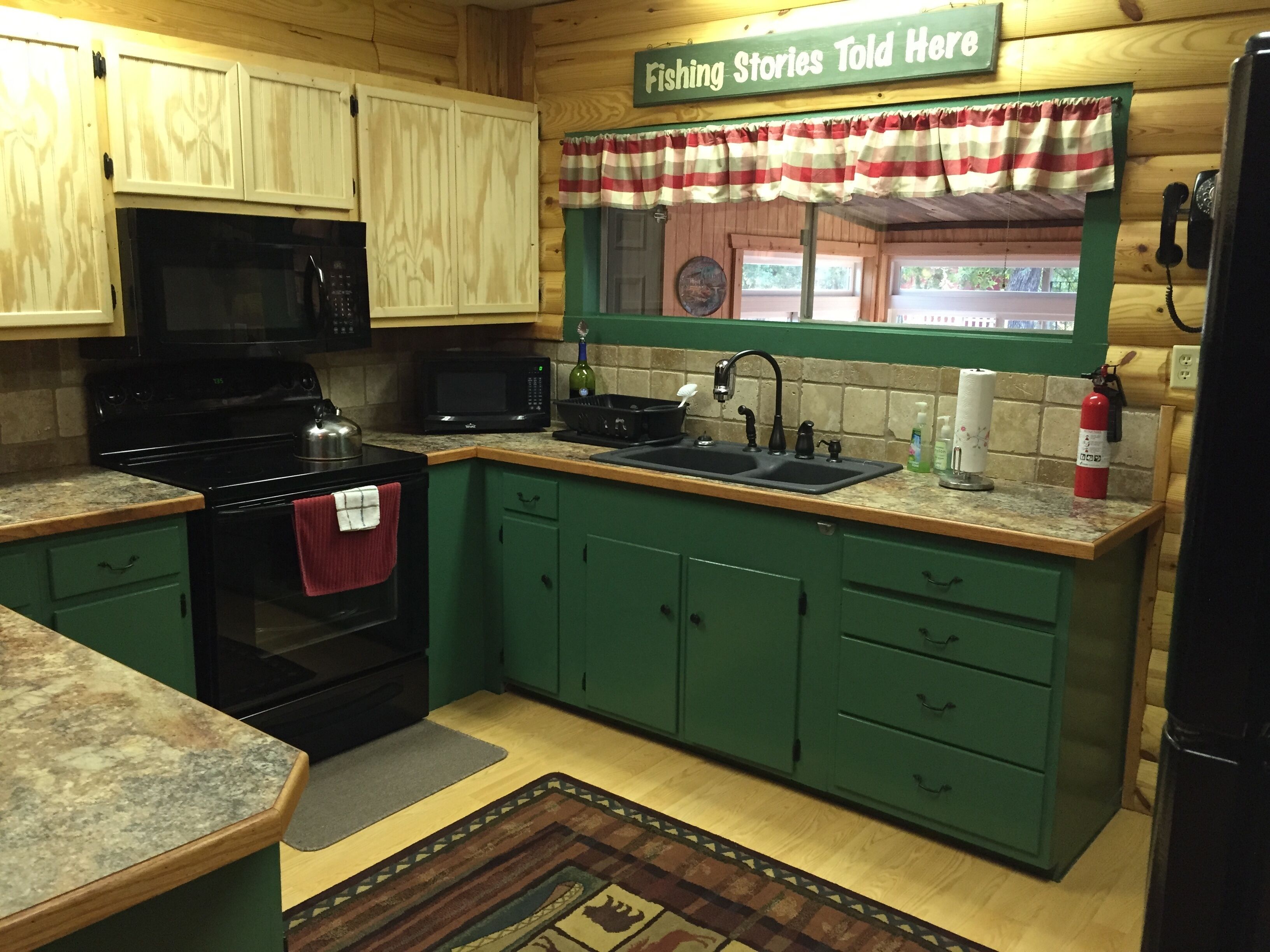 Catfish Cabin- cozy cabin near water in Texoma! Sleeps 4+