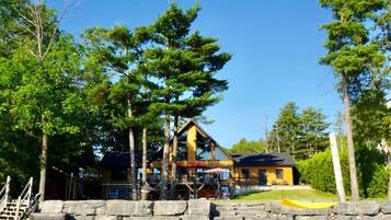 Aan het strand, ligstoelen aan het strand, strandlakens