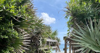 Beach House in Vilano Beach, St. Augustine - 1 Minute Walk to Beach!