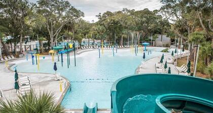 Lagoon Oasis + Wildlife only 7‑Min Walk to Beach with access to Resort Pools
