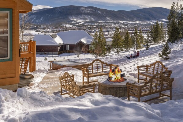 Property grounds - Huge 8BR/5 Bath Family Home near Keystone--10 beds + 3 queen sofas in 11 rooms (Keystone)