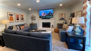 Smart TV, fireplace, books, stereo