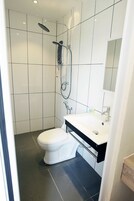 Basic Triple Room, Non Smoking | Bathroom | Shower, free toiletries, hair dryer, towels