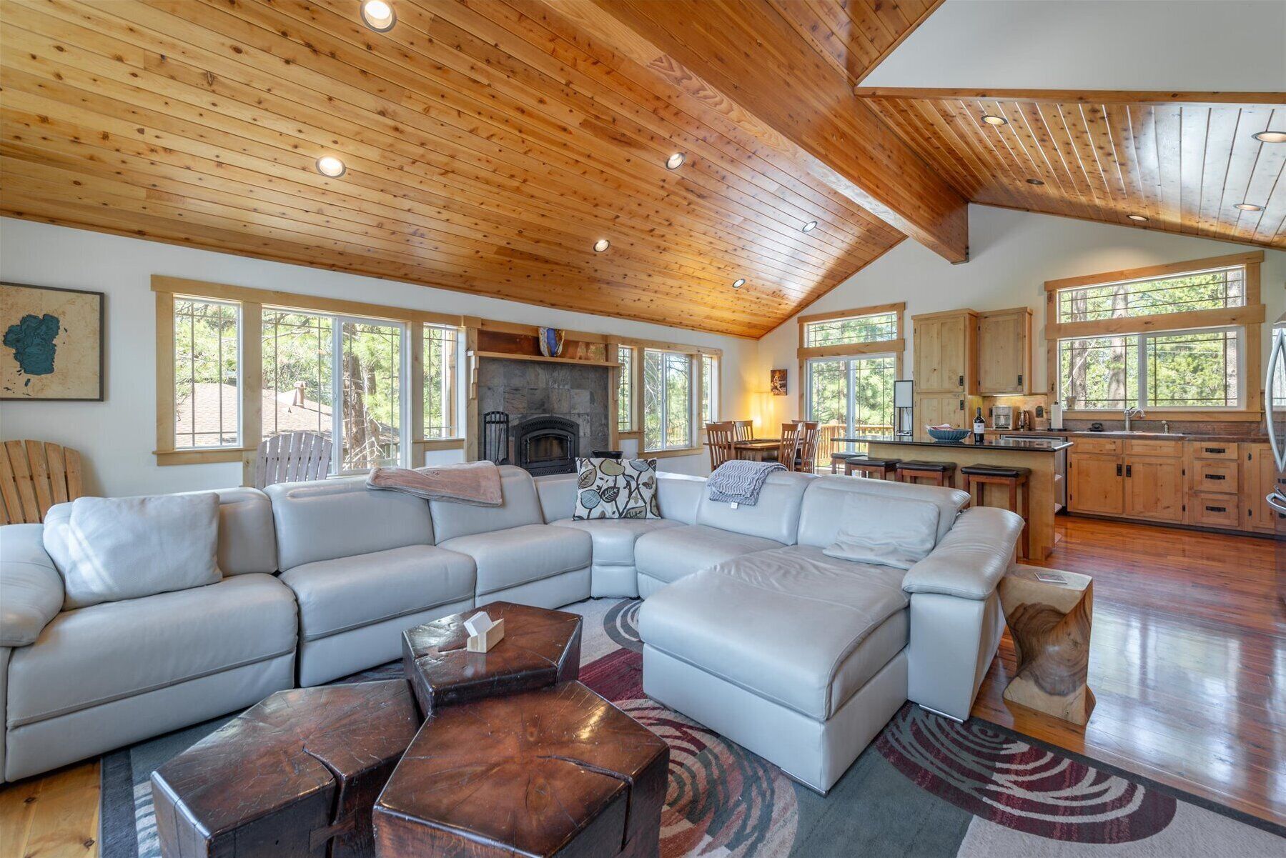 Top reviews ski heaven close to Northstar and Squaw, modern, outdoor hot tub. 