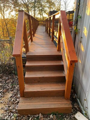 Property grounds - Bluff House — Magnificent View| Renovated Lux | Close to Waterfalls, Hikes & The Caverns (Tracy City)