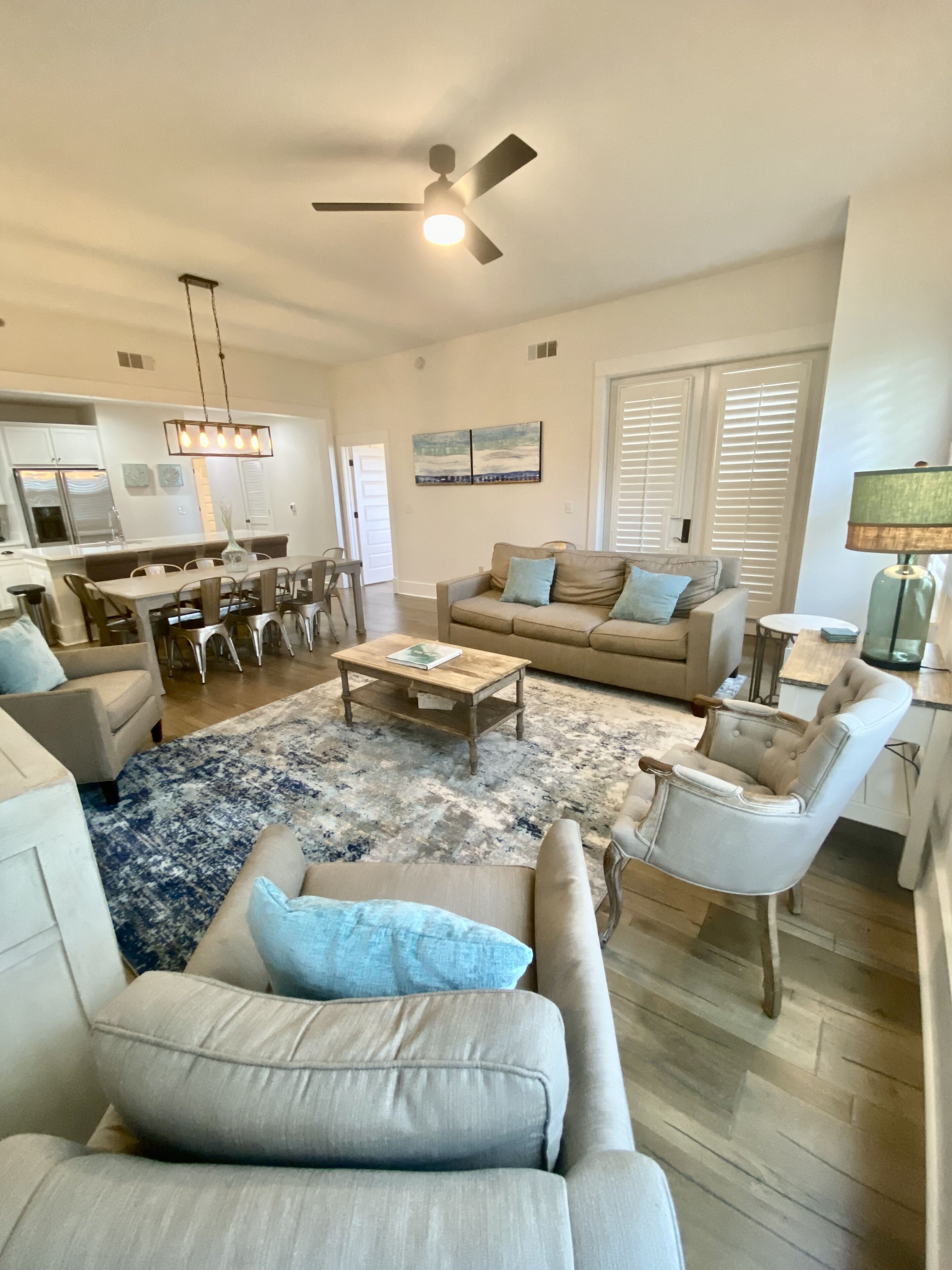 Great Winter Rates! Top unit w/ large pool, hot tub, easy beach access.