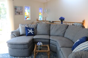 Smart TV, fireplace, DVD player