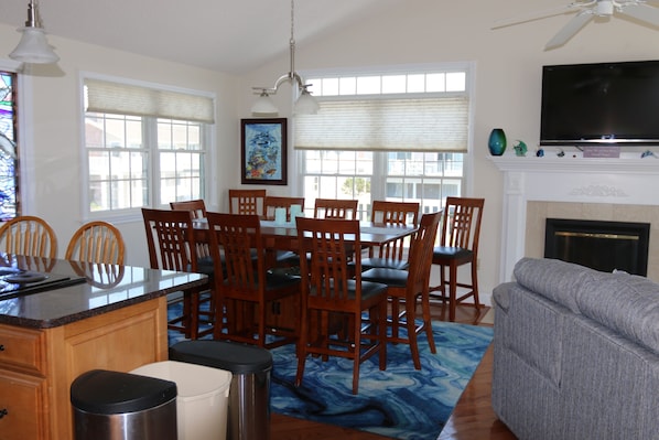 Dining - Stone Harbor, Gorgeous 4th from Beach 5 B/R Home.Oversized Pool, Spa & Golfcart. (Stone Harbor)