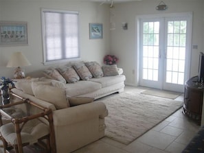 Smart TV, fireplace, DVD player - Stone Harbor, Gorgeous 4th from Beach 5 B/R Home.Oversized Pool, Spa & Golfcart. (Stone Harbor)