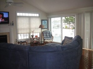 Smart TV, fireplace, DVD player - Stone Harbor, Gorgeous 4th from Beach 5 B/R Home.Oversized Pool, Spa & Golfcart. (Stone Harbor)