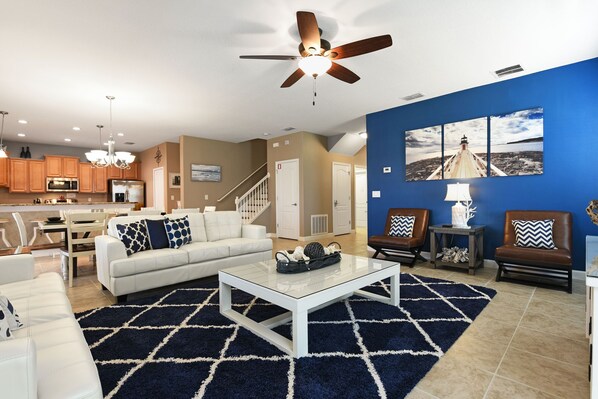 テレビ、DVD プレーヤー、テーブルサッカー台