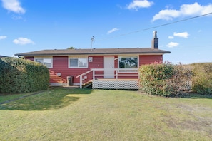 Exterior - Carole's Place is a great home for a getaway. It is close to town but also seclu (Long Beach)