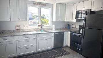 KylskÄp, mikrovÄgsugn, ugn och spishÀll