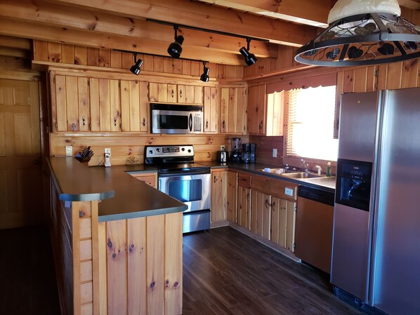 Fridge, microwave, oven, stovetop - Lakeside Log Home on Picturesque Private Farm (West Augusta)