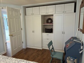 3 slaapkamers, een bureau, een strijkplank/strijkijzer, gratis wifi