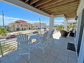 Outdoor dining - Beach House, Pet friendly, Elevator, Gulf Views (Pensacola Beach)