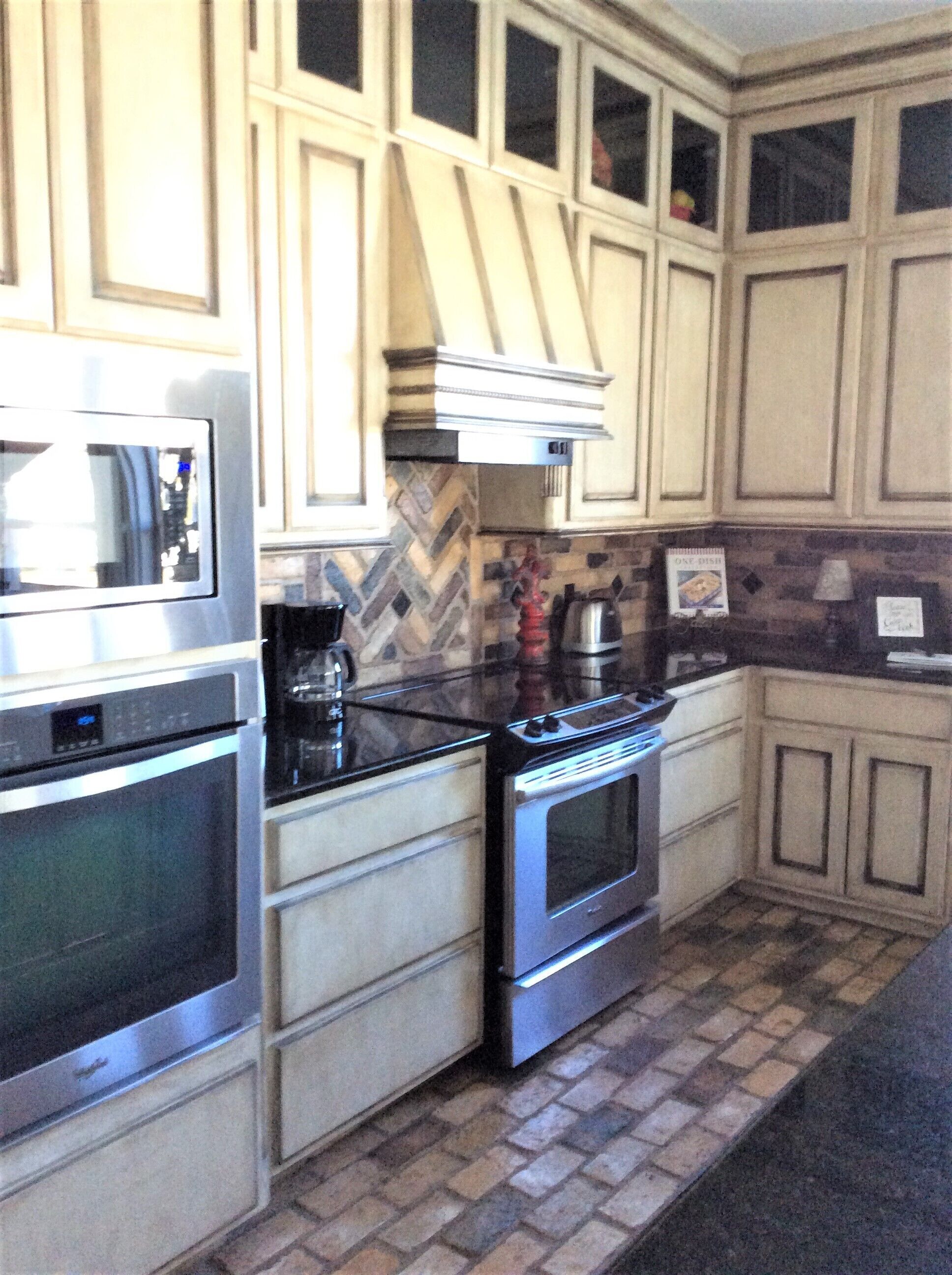 Game Day/Family Gathering/Wedding venue with Pool.  Largest in College Station.