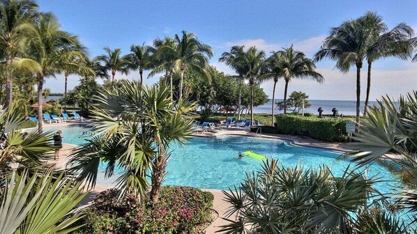 Pool - 406 Mariners Club - 3 bedroom elegant tri-level townhome with views of the ocean (Tavernier)