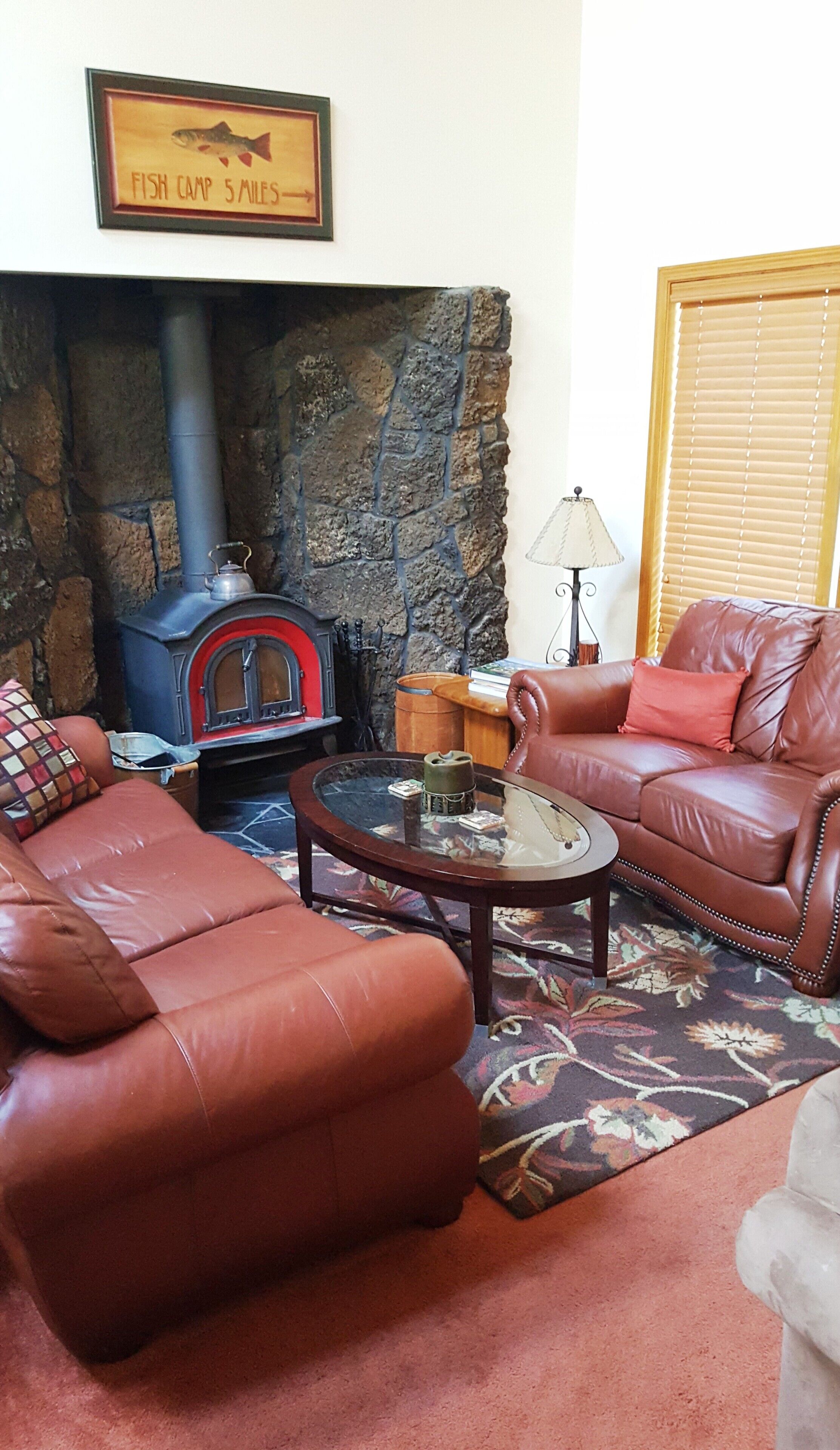 Perfect Escape! 3 BR home, SHARC passes/hot tub/bikes