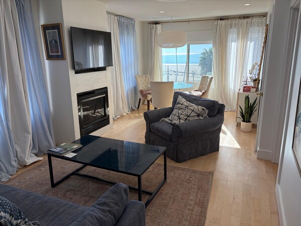 Smart TV, fireplace, books